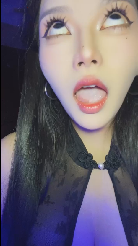 玩物直播奈诗千金-251127 红绿灯超近口水【1V】【874MB百度云】 预览图 2