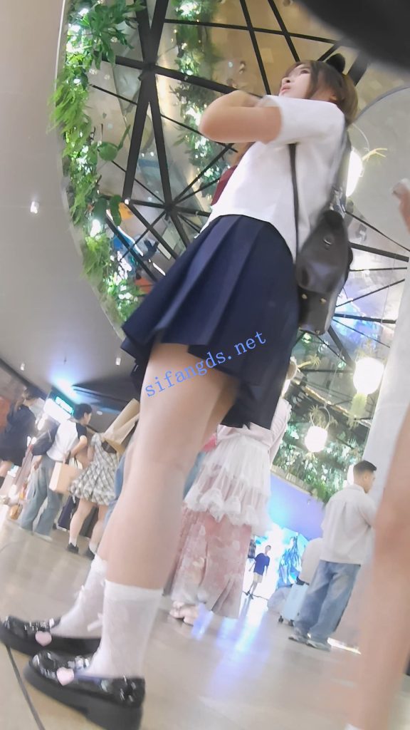 【永久专享】付模版『D·D』-205-水手服学生妹，半腿白丝，白窄内嵌入屁股【1V】【1.53G】【永久专享】付模版 预览图 4