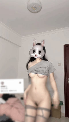 推特萌妹福利姬 好想鼠 无敌身材圆乳VIP专业裸舞动感合集【75V】【1.8G】 预览图 15