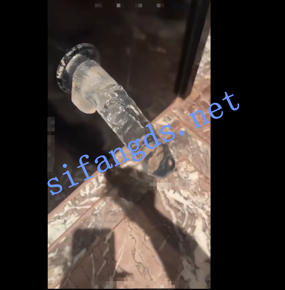 【推特抖音巨乳】可乐 selianacola 最新超粗道具插逼露点原声【1V】【3.35G】 预览图 18