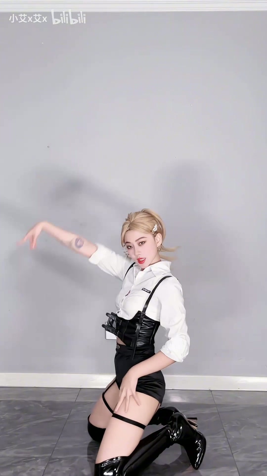 B站小艾xxin小艾x艾x精选舞蹈合集3期【30V】【2.27G】 预览图 6