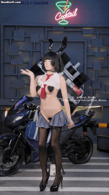 【B站 Yiko湿润兔 咬一口兔娘】10月作品 赛博逆JK 双视角骚舞【87P3V】【1.07G】 预览图 7