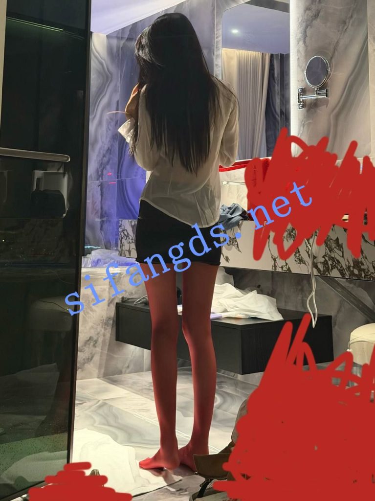 花臂约啪大神【身高两米的香菜】11月最新福利【20V】【647M】 预览图 3