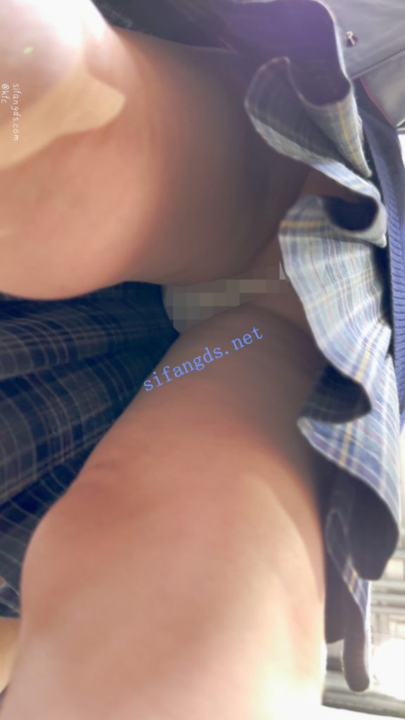 【永久专享】【KFC】两个JK制服学生妹·肉丝袜可爱内·白色骚窄内一箭双雕【1V】【810M】 预览图 10