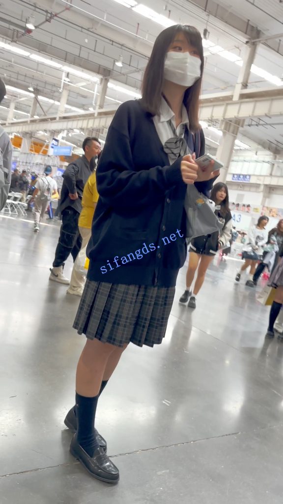 【永久专享】【KFC】两个JK制服学生妹·肉丝袜可爱内·白色骚窄内一箭双雕【1V】【810M】 预览图 8