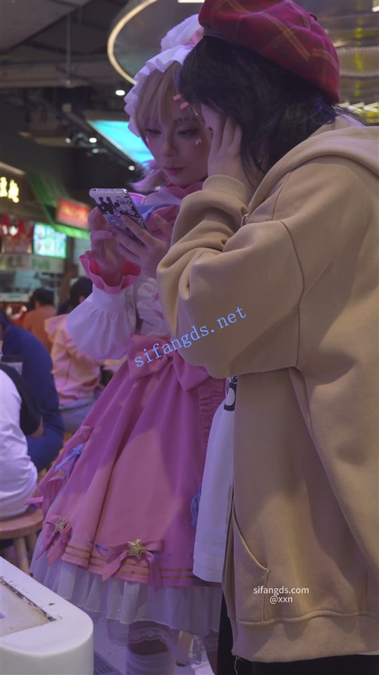 【永久专享】【xxn-315】第五人格cos萌妹拍抖音..蕾丝边黄内+桌下视角【1V】【1.31G】 预览图 2