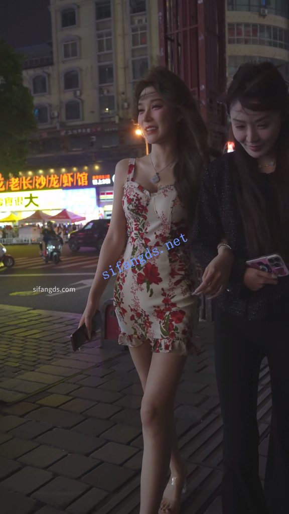 【永久专享】(BC-AA-584)花裙长腿175网红下播去喝酒..透明高跟微透白内【1V】【362M】 预览图 7