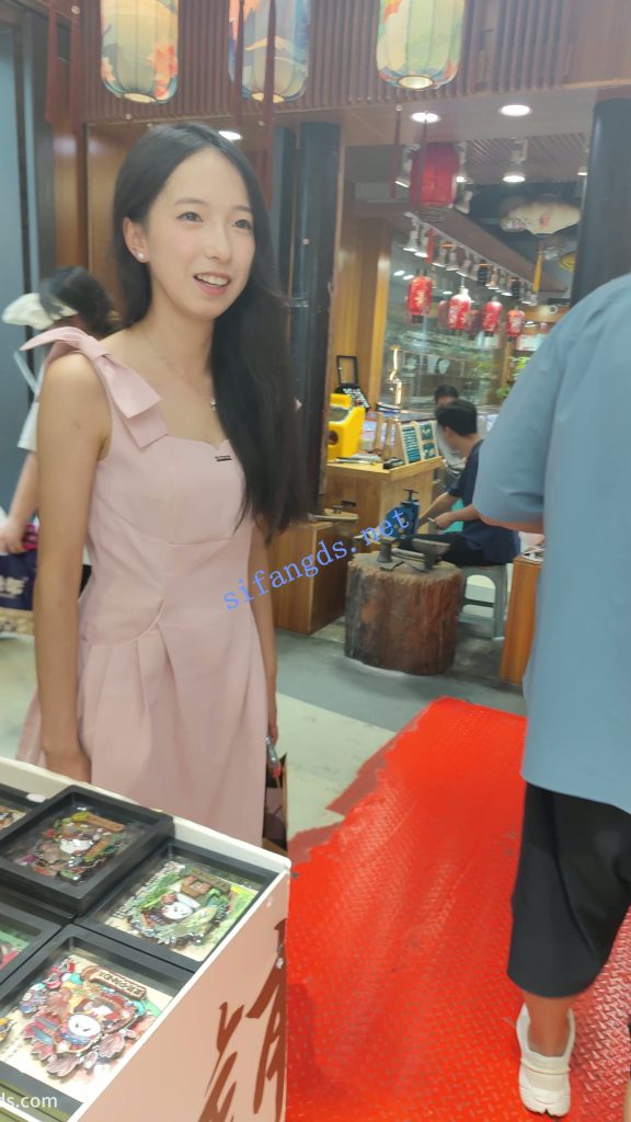 【永久专享】【CSCD】粉色连衣裙小姐姐和家人出来旅游，白色内内【1V】【970M】