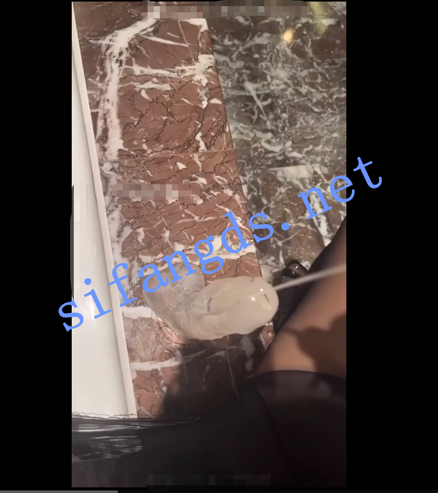 【推特抖音巨乳】可乐 selianacola 最新超粗道具插逼露点原声【1V】【3.35G】 预览图 33