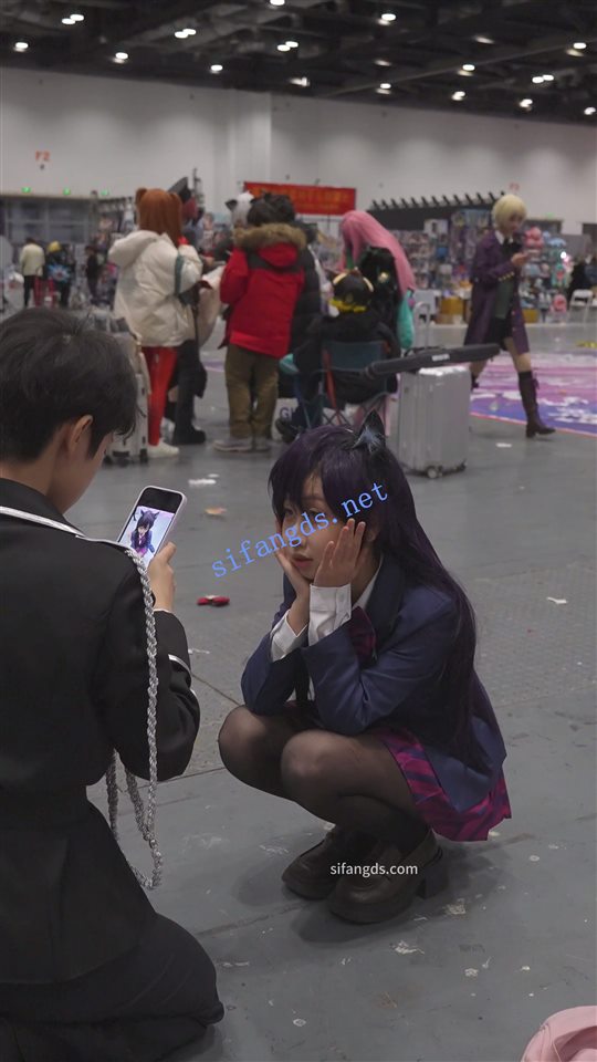 【永久专享】【xxn-316】两位制服jk猫耳cos美女..黑丝花内对着镜头弯腰【2V】【1.02G】 预览图 4