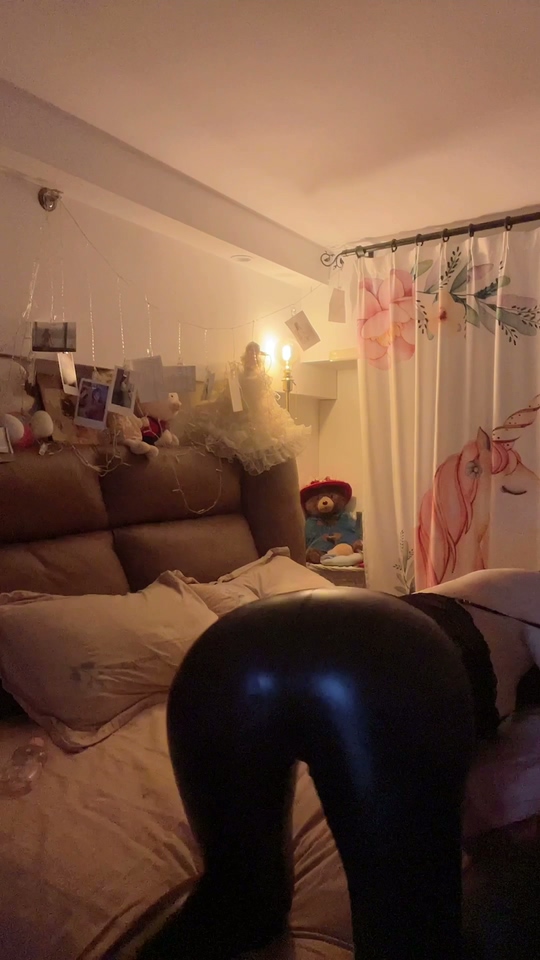 秀人网诗诗kiki付费定制 极品模特 黑丝掰穴 诱惑自慰【1V】【1.51G】