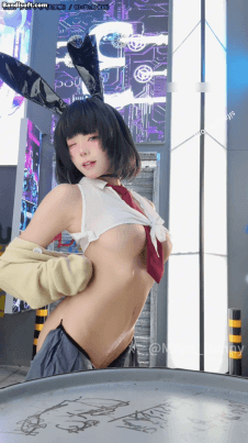 【B站 Yiko湿润兔 咬一口兔娘】10月作品 赛博逆JK 双视角骚舞【87P3V】【1.07G】 预览图 12