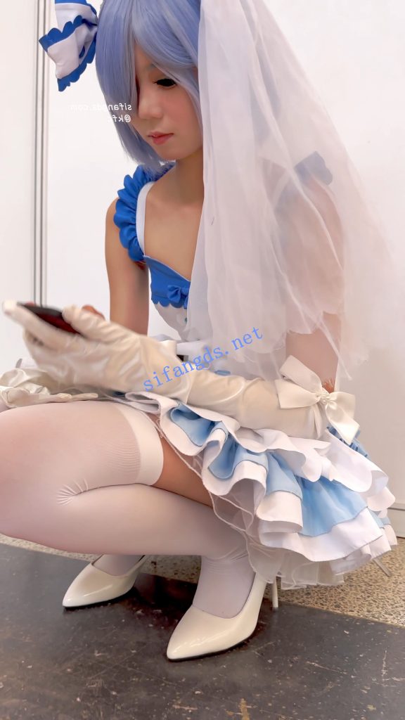 【永久专享】【KFC】顶级身材COSER蕾姆学生妹·过膝白丝婚纱短裙白内可爱【1V】【1.31G】 预览图 11