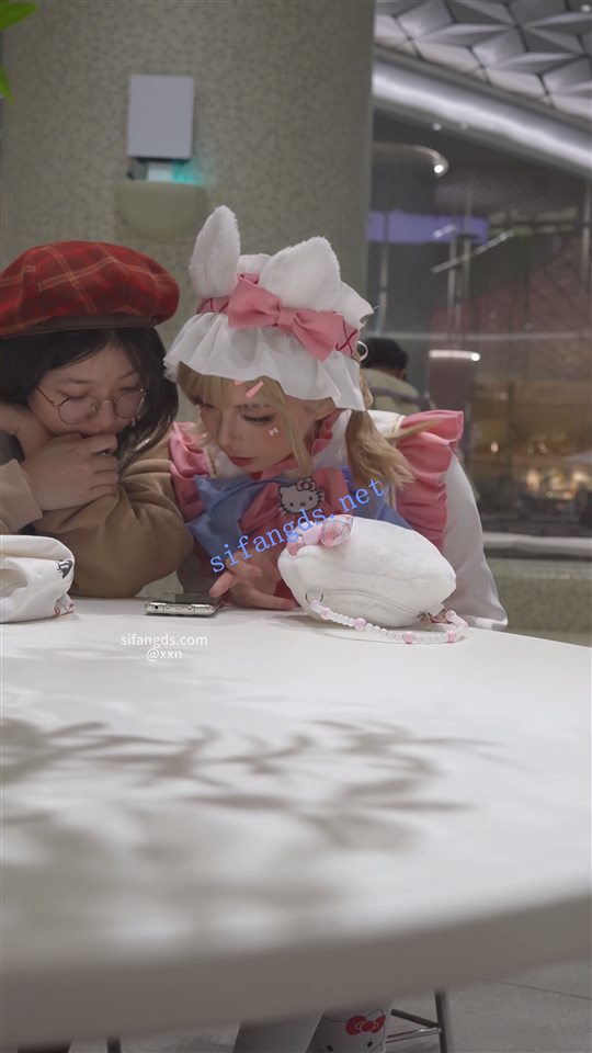 【永久专享】【xxn-315】第五人格cos萌妹拍抖音..蕾丝边黄内+桌下视角【1V】【1.31G】 预览图 7