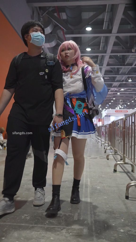 【永久专享】【xxn-317】星穹铁道三月七cos小姐姐..百褶裙竟然配骚丁【1V】【701M】 预览图 4