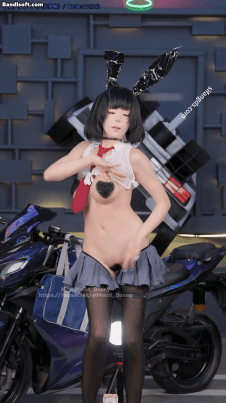 【B站 Yiko湿润兔 咬一口兔娘】10月作品 赛博逆JK 双视角骚舞【87P3V】【1.07G】 预览图 3