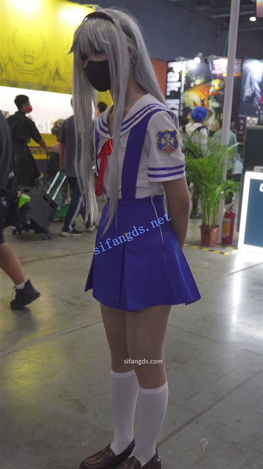 【永久专享】【xxn-318】超短制服小姐姐..透明肉丝..路人视角直接露内裤【1V】【566M】 预览图 1