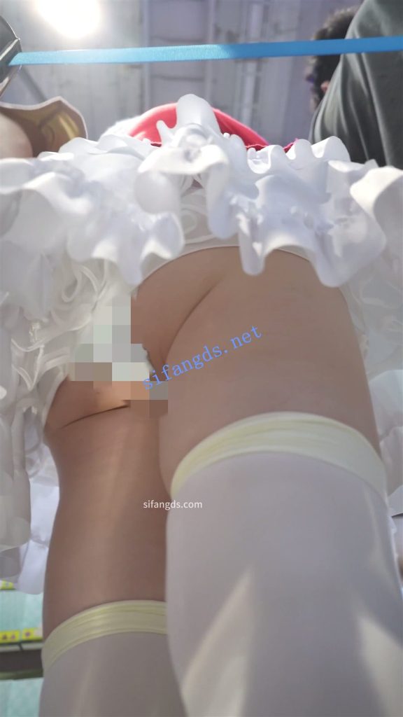 【永久专享】【xxn-313】路人女主cos小姐姐..护栏反光照亮蕾丝边内裤【1V】【346M】 预览图 6