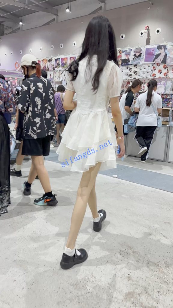 【永久专享】【KFC】白色长裙学生妹独自逛街·白色内内前后CD【1V】【738M】 预览图 7