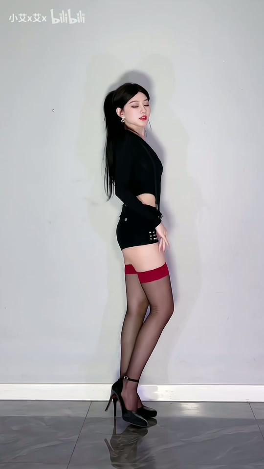 B站小艾xxin小艾x艾x精选舞蹈合集3期【30V】【2.27G】 预览图 3