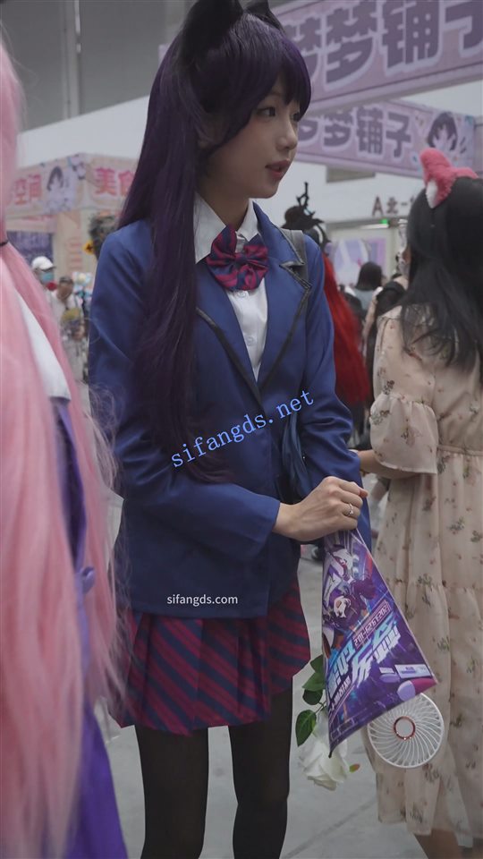 【永久专享】【xxn-316】两位制服jk猫耳cos美女..黑丝花内对着镜头弯腰【2V】【1.02G】 预览图 3