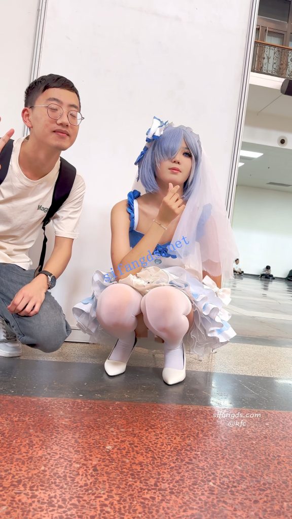 【永久专享】【KFC】顶级身材COSER蕾姆学生妹·过膝白丝婚纱短裙白内可爱【1V】【1.31G】 预览图 16