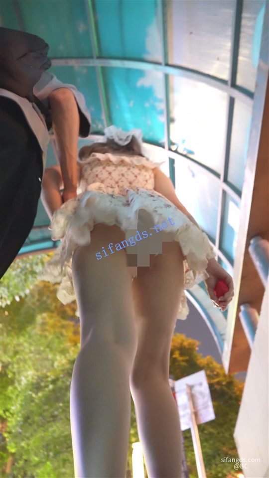 【永久会员专享】(BC-SSS-091)双马尾小姐姐逛街..裙子短的离谱..侧面露半个屁股【1V】【715M】 预览图 9