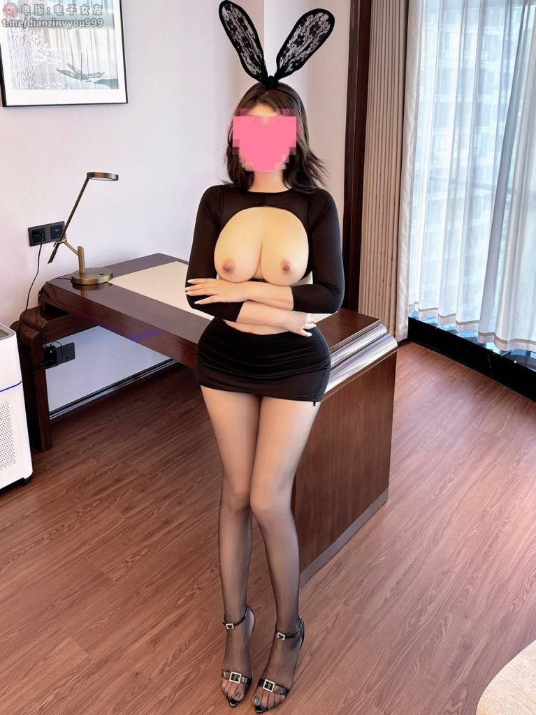 放逐的灵魂 👑 推特 放逐的灵魂 自入门槛，10月29日新作，黑丝骚臀人妻被单男狠狠输出【40P6V】【366M】 预览图 3