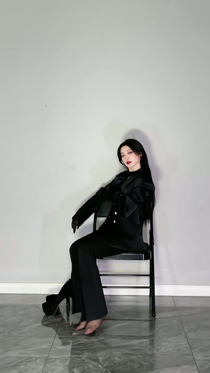 B站小艾xxin付费定制 长腿御姐 情趣高跟丝袜诱惑骚舞【39V】【2.45G】 预览图 2