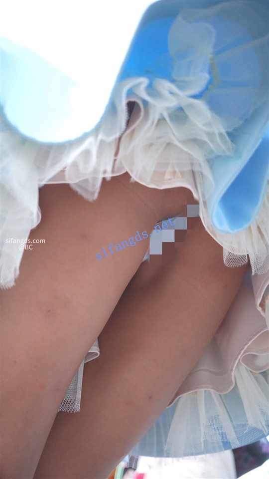 (BC-SSS-090)吊带公主裙姐妹..半蹲拍照被CD..竟然都穿丁字裤【1V】【959M】 预览图 8