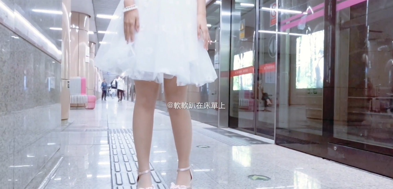 [老资源]铃木美咲-被百人看到的露出 9v 1.04G