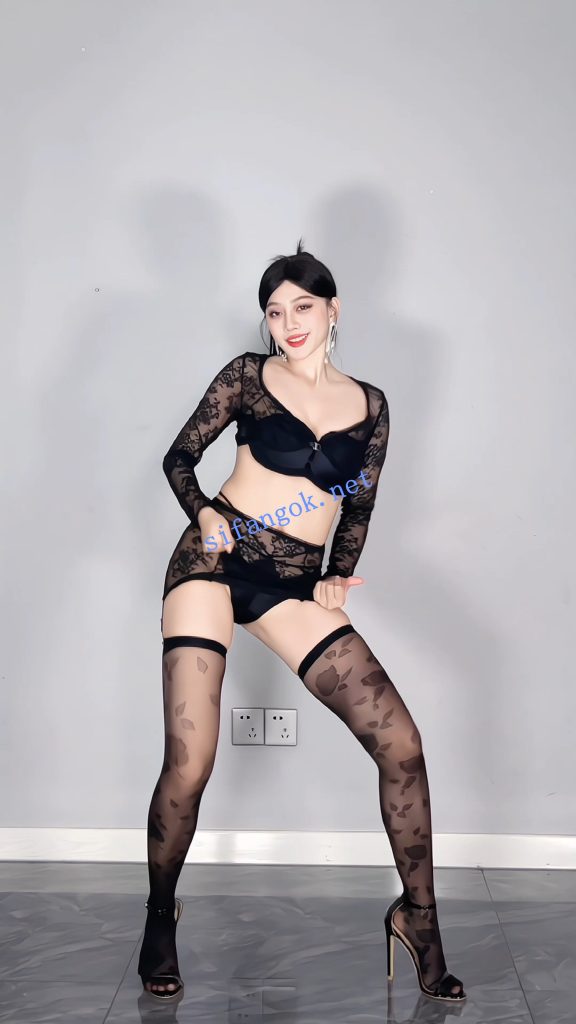 B站专业舞UP 小艾x艾 2026情趣高跟丝袜 定制骚舞4K原版【5V】【1.55G】 预览图 6