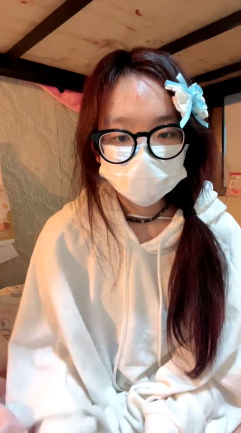 在校大学生【冻死小呆】下海赚学费-福利岛