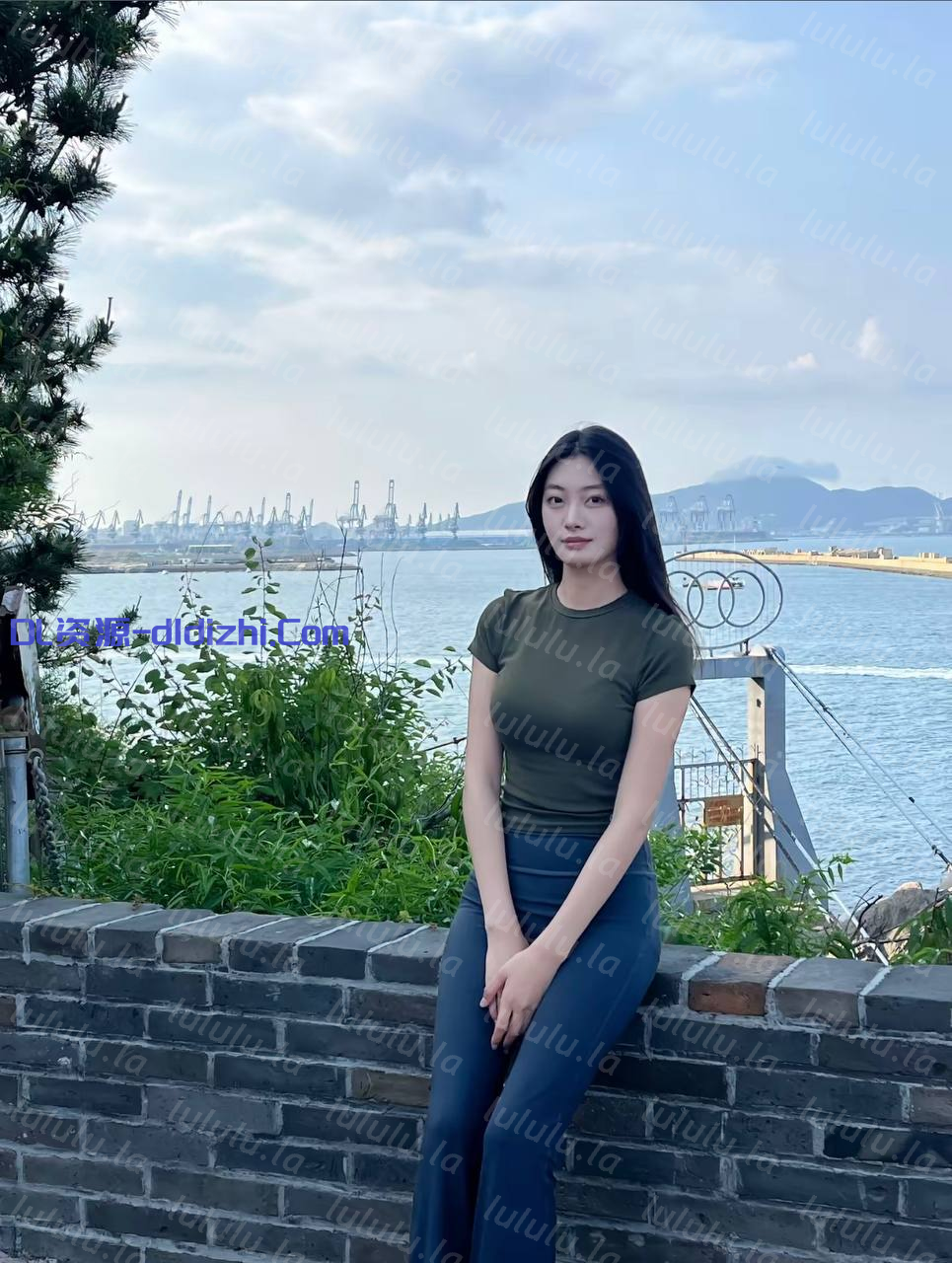 【S級洩密】湖南長沙反差女「王思媛」約啪視頻曝光記錄了原始激情，更揭開都市美女的隐秘面紗。白天優雅，夜晚浪蕩（8V） 262.3MB 预览图 1