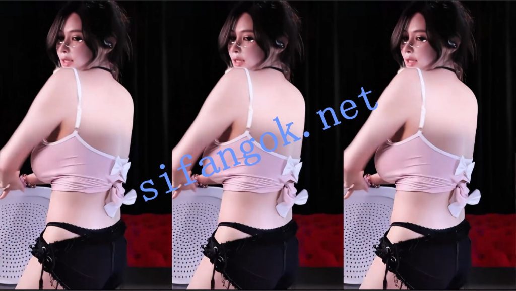 【斗鱼】艺瑟妃，艺老师高端福利定制4V，漏出半个豪乳【4V】【443M】 预览图 10