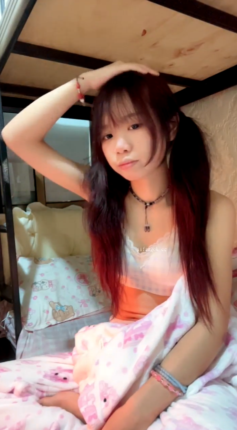 在校大学生【冻死小呆】嫩乳嫩穴宿舍各种展示-福利岛