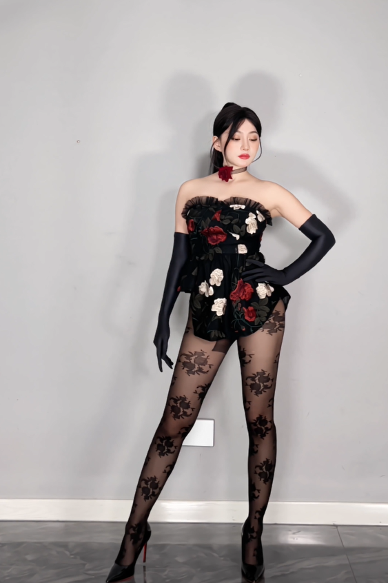 B站专业舞UP 小艾x艾 2026 定制骚舞4K原版 【5V1.55G】 预览图 1