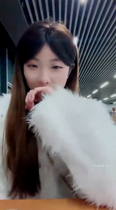 极品骚萝莉【柚子】,图书馆的厕所里,和炮友来一发-福利岛