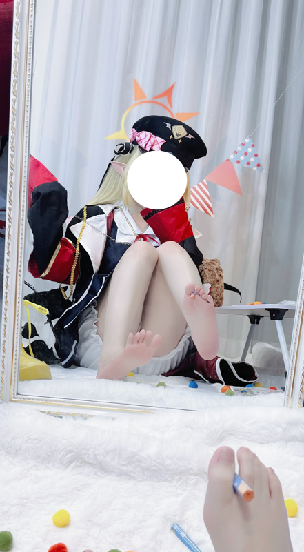 【足控福利】纸悦Etsu_ko – 蔚蓝档案 丹花伊吹 自拍 【30P 81MB】-福利岛