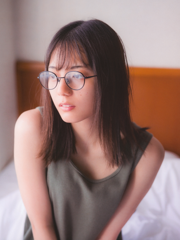 日向坂46 小坂菜緒 1st写真集「君は誰」【132P1.53G】 预览图 2