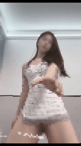 【重磅】大学舞蹈生【小乔（以安）】10月付费裸舞 甩B等【15V】【350.0M】 预览图 7