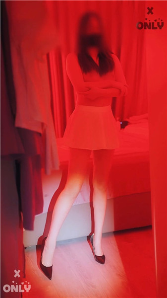 推特变装裸舞女王 咚小姐 2025 10月最新变装裸舞啪啪秀【6V】【701M】 预览图 3