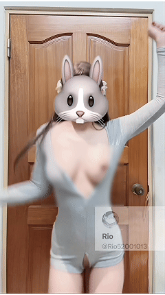 推特遮面系 RIO+以安（小乔）2026新年VIP裸舞 香软抖奶起飞【31V】【1.04G】 预览图 12