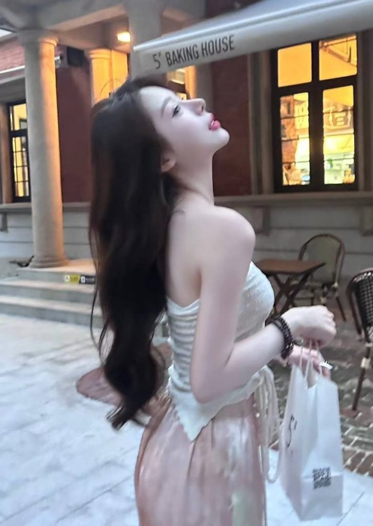 推特 小怪兽E 自入门槛，超强约炮博主，约啪各类天花板身材女神，小红书网红，推特网红，长腿模特【21V】【859M】 预览图 3