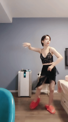 ⚫️舞蹈老师~【拉丁舞美人鱼】 全裸~激情拉丁舞~道具自慰~【4V】【10.2G】 预览图 8