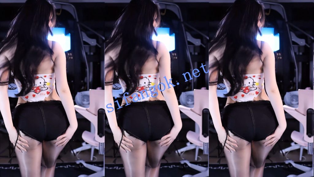 【虎牙】小酒窝翁馨 最新擦边骚舞8V，肥臀勒出三角短裤【8V】【898M】 预览图 15