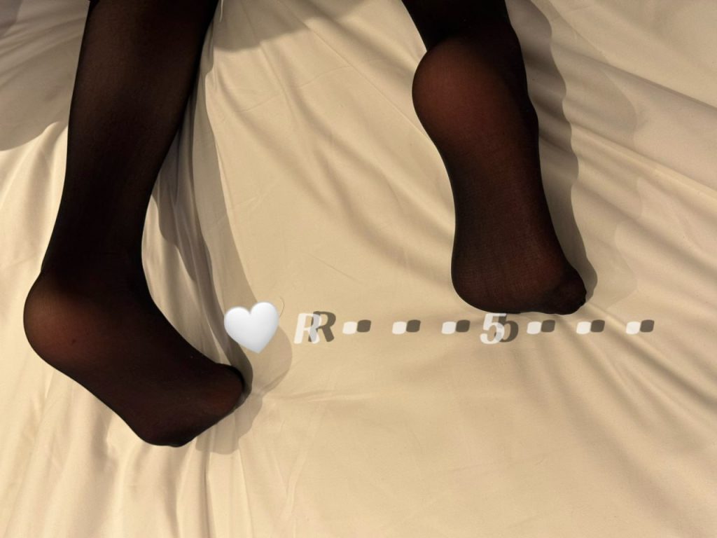 推特 R5 自入门槛，富二代和顶级美腿空姐女友的性爱日常【53P18V】【60.2M】 预览图 7