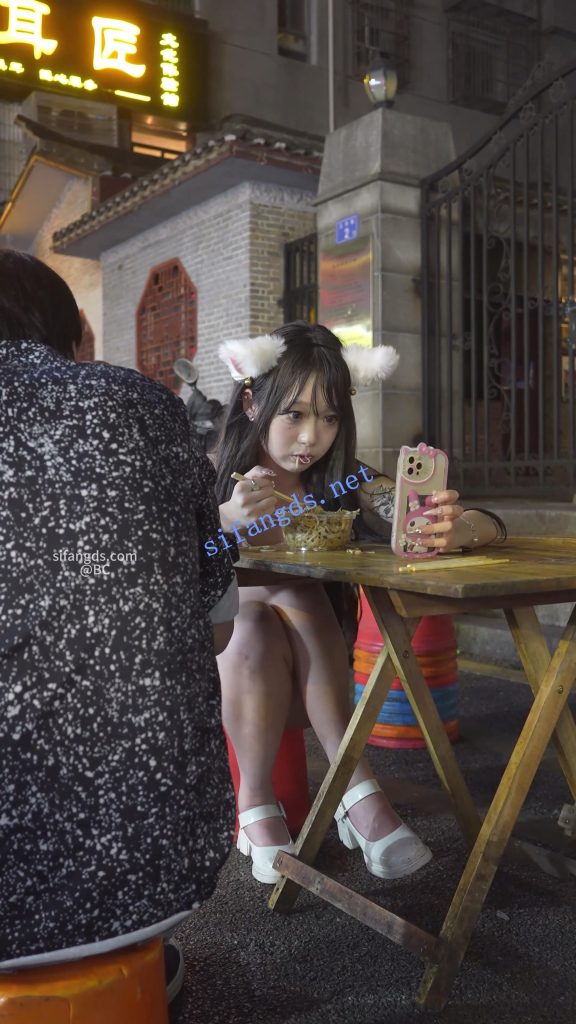 (BC-SSS-069)极品美女透明蕾丝内..大叔面前扣13..骚气溢出屏幕【1V】【1.19G】 预览图 8