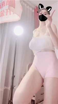 抖音115W粉 咩咩 2026巨乳福利私拍 大奶诱惑 骚舞合集【74V】【1.45G】 预览图 11