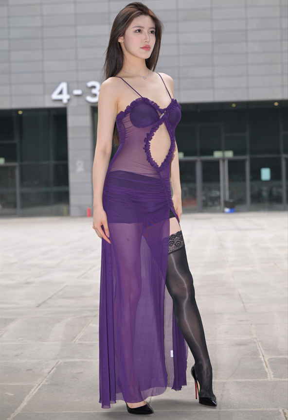 网红模特 – 小乌苏 透视紫纱吊带连衣长裙 单腿黑丝 【128P2.71G】 预览图 3